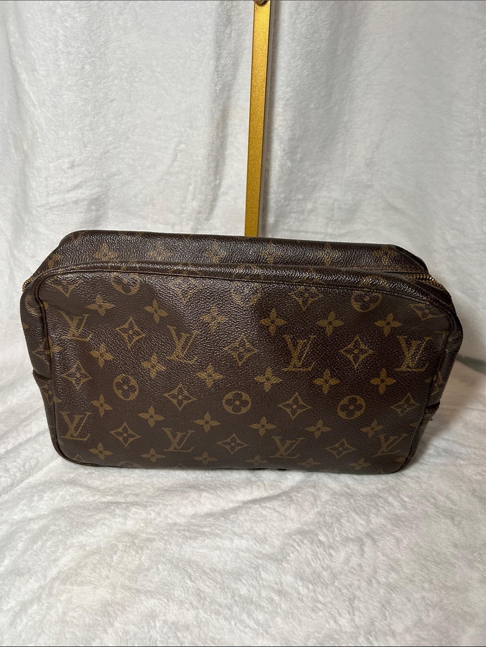 414. Vintage Louis Vuitton Monogram Trousse Toilette 28